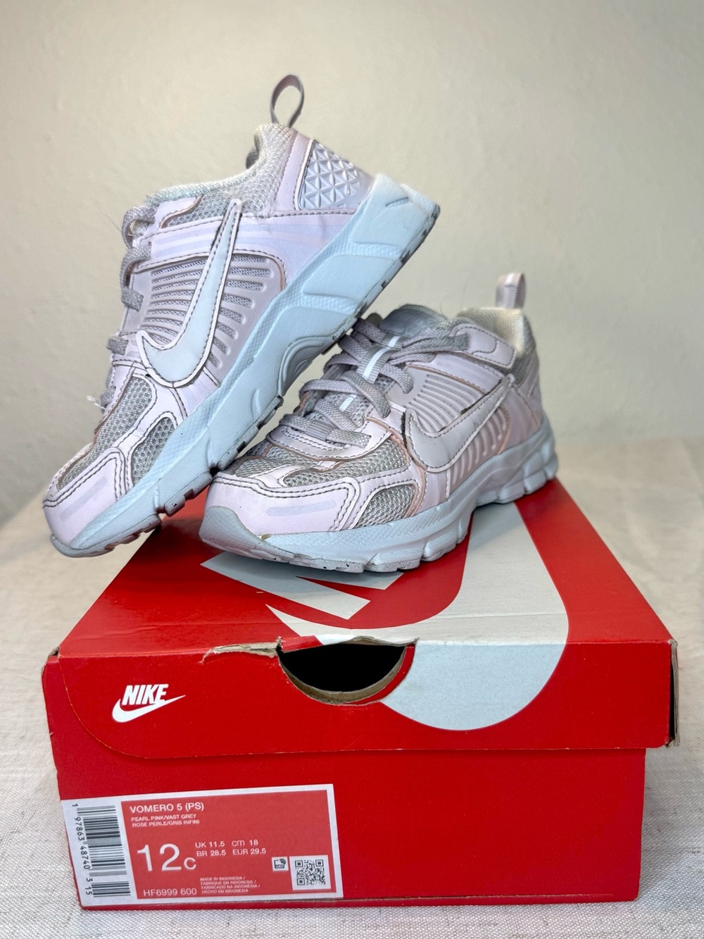 Nike Kids Vomero 5 PS Pink and White -Style Sneakers